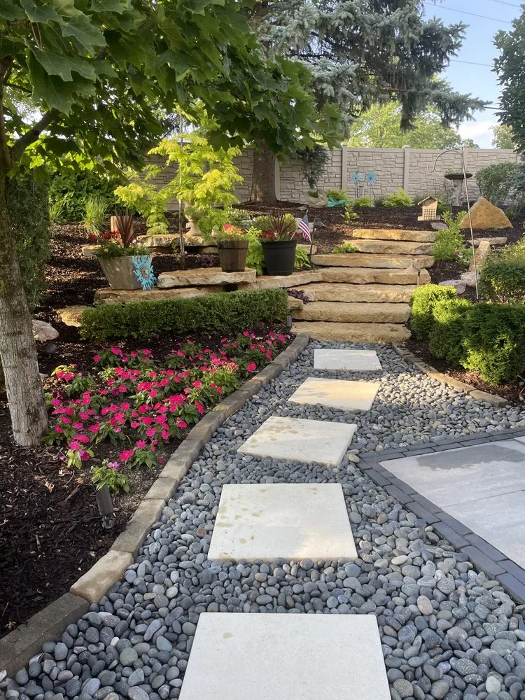 Custom outdoor landscaping experts serving Saint Charles, IL - Green Scene