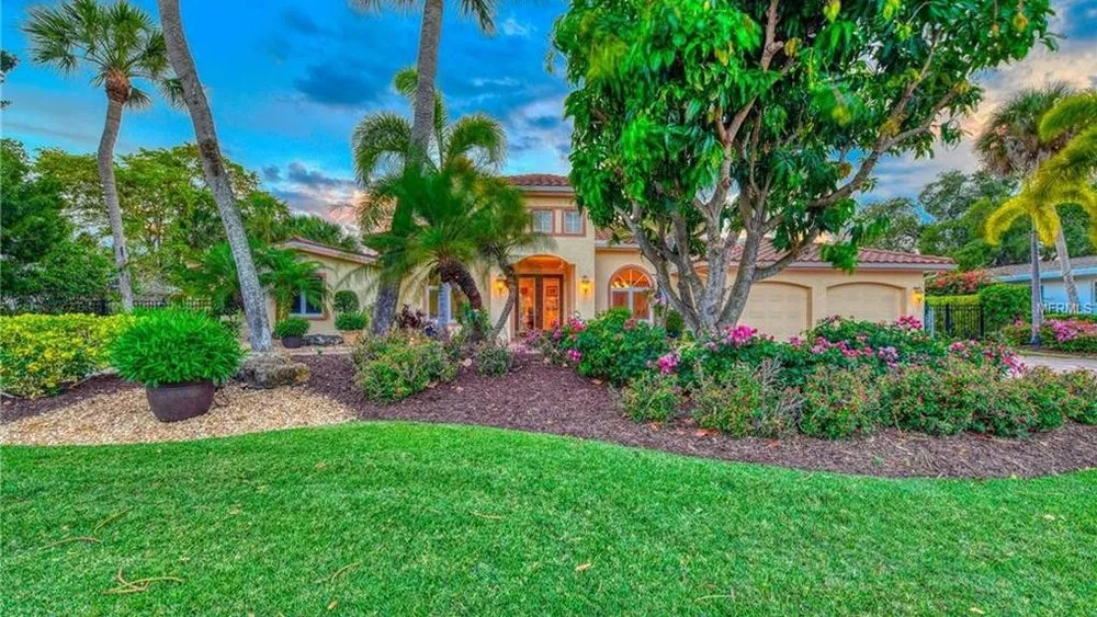 Affordable yard cleanup service for homes in Sarasota, FL by Green Sod Corp