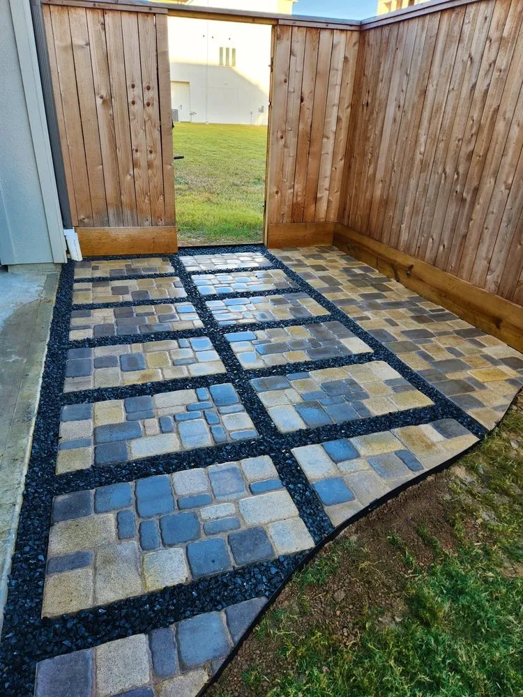 Expert garden landscaping for year-round maintenance in The Woodlands, TX by Green Springs Landscape