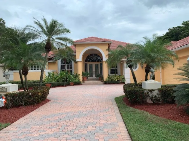 Affordable lawn care service experts serving Miramar, FL - Green Square Lawn