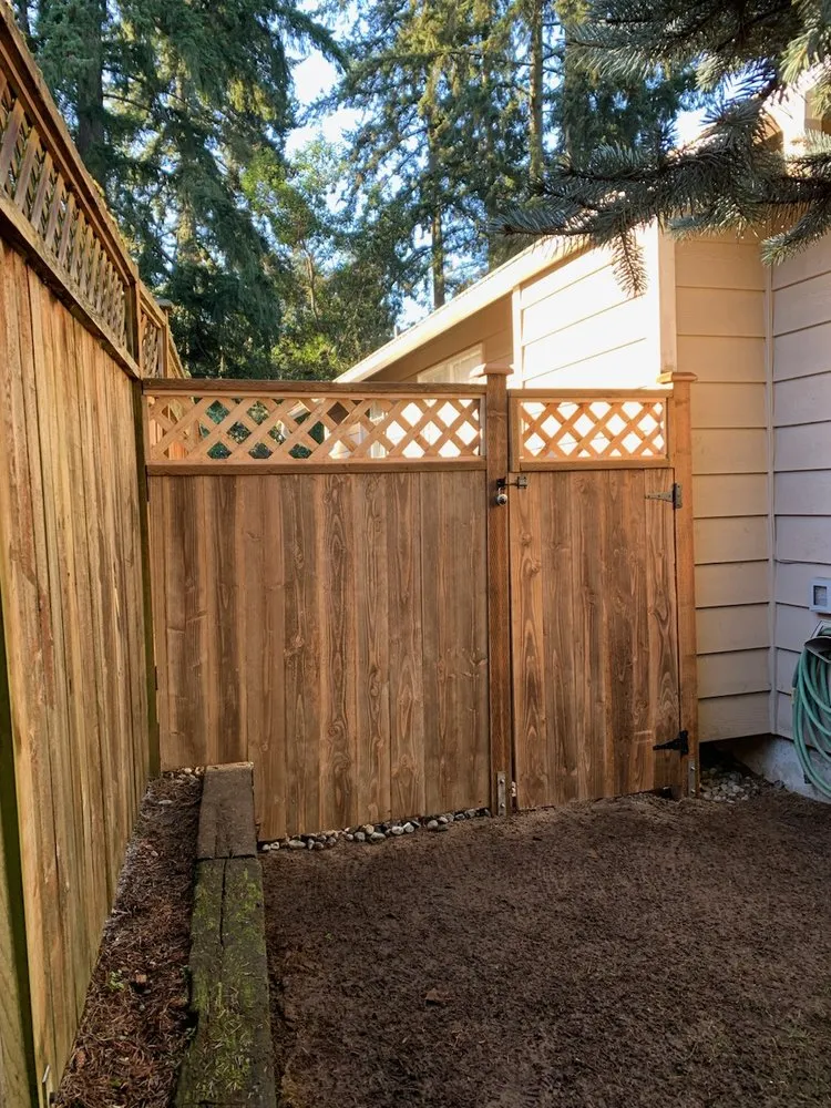 Custom yard cleanup service for residential properties across Des Moines, WA - Green Star Landscaping