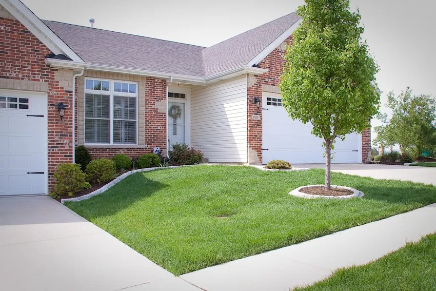 Trusted yard maintenance in St. Louis, MO by Green Team Lawn Service