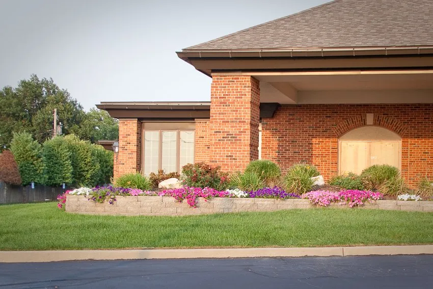 Expert yard maintenance experts serving St. Louis, MO - Green Team Lawn Service
