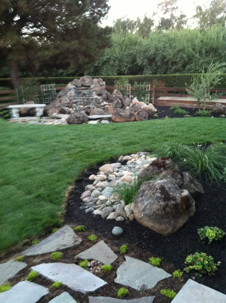 Custom lawn mowing service experts serving Escalon, CA - Green Thumb Landscape