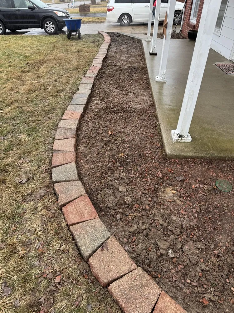 Professional garden landscaping experts serving Bloomington, IN - Green Thumb Landscaping