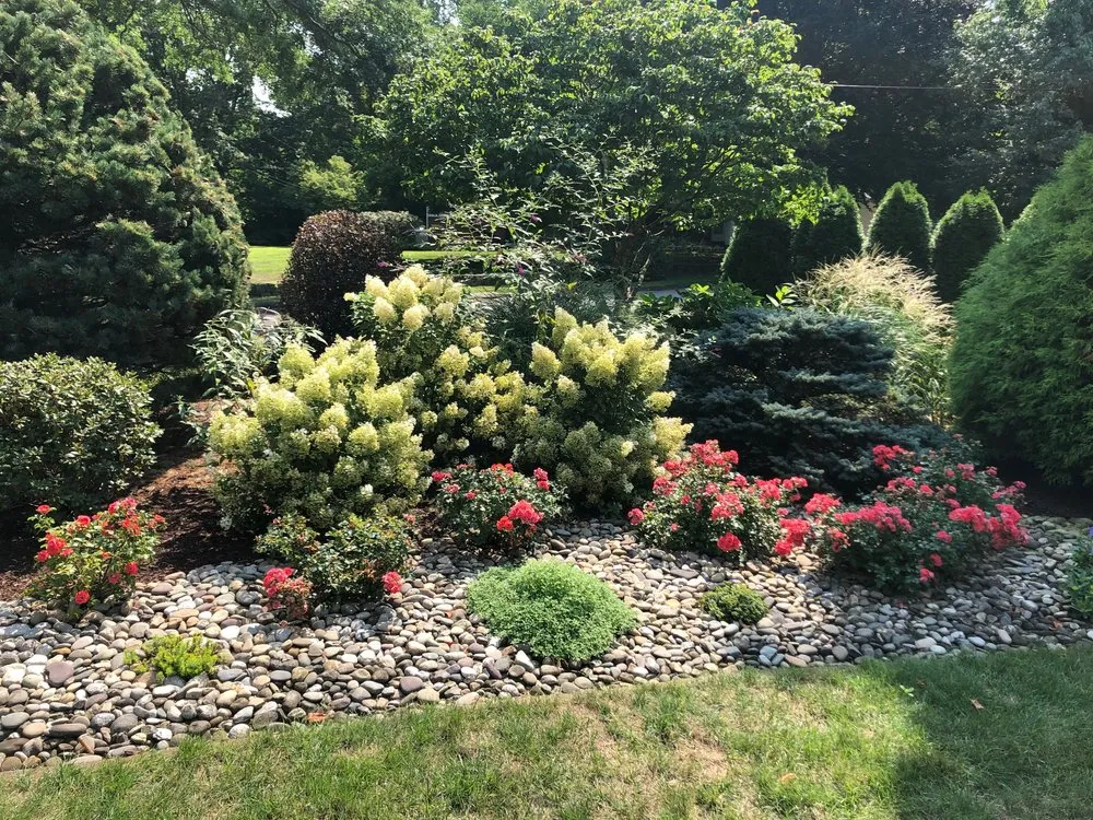 Affordable outdoor landscaping experts serving Trumbull, CT - Green Thumb Landscaping