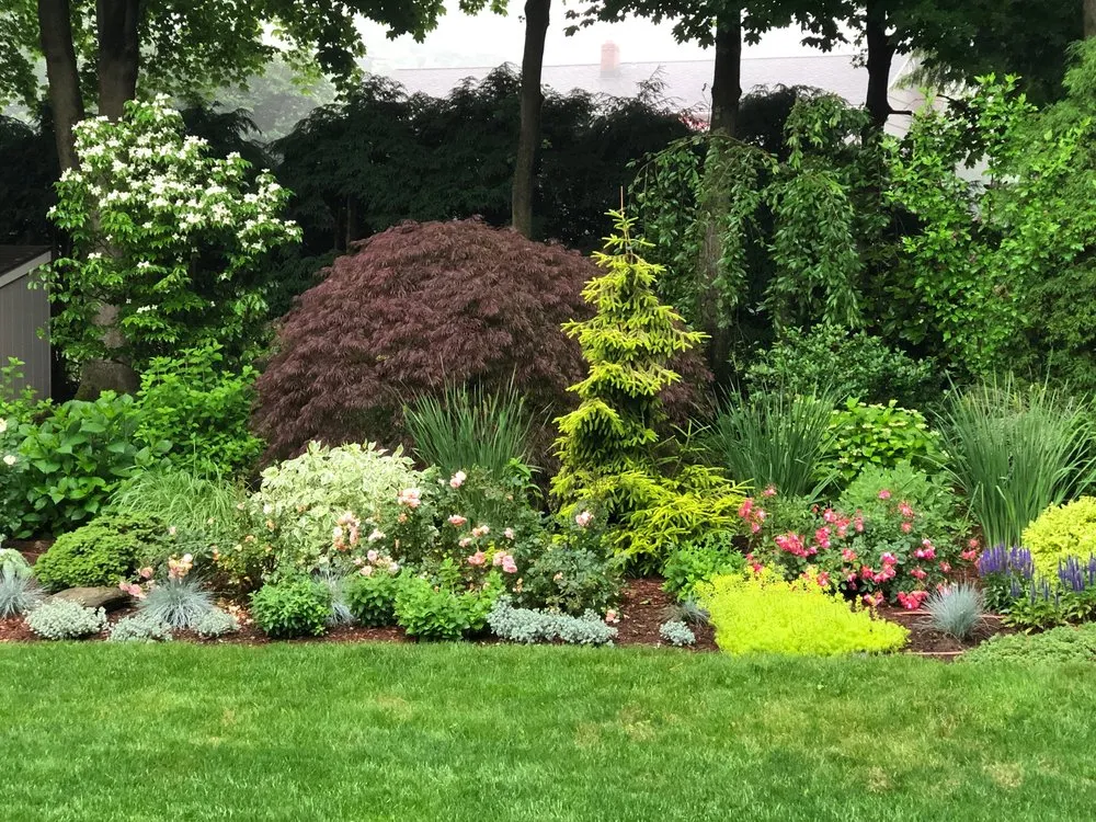 Reliable residential landscaping in Trumbull, CT by Green Thumb Landscaping