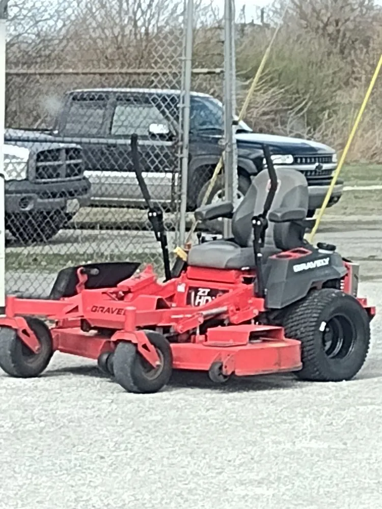 Local lawn mowing service for residential properties in Tollesboro, KY by Green Thumb Lawn Care