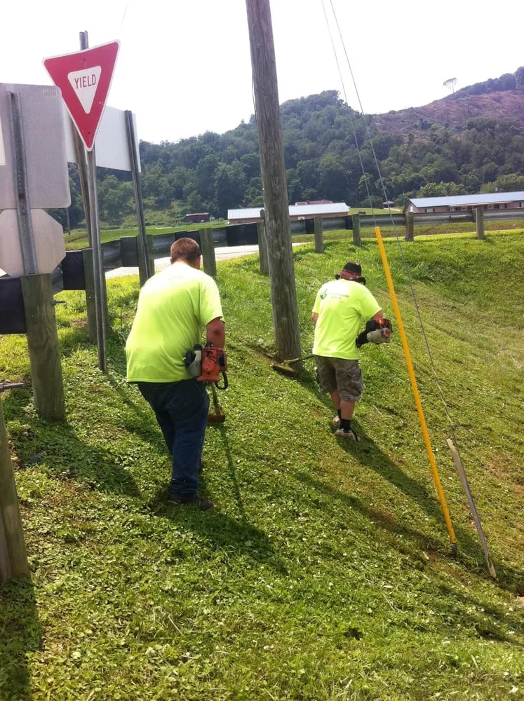 Reliable lawn mowing service in McDermott, OH - Green Thumb Lawn