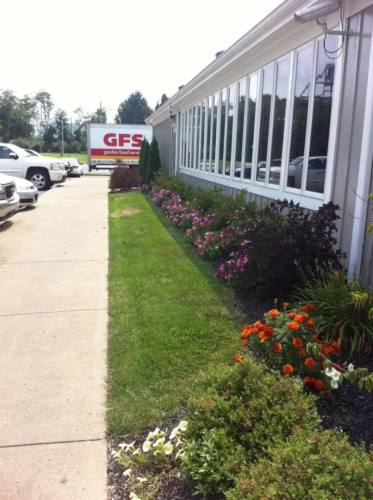 Expert lawn mowing service experts serving McDermott, OH - Green Thumb Lawn