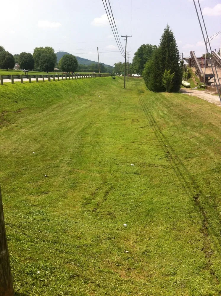 Reliable landscaping services experts serving McDermott, OH - Green Thumb Lawn