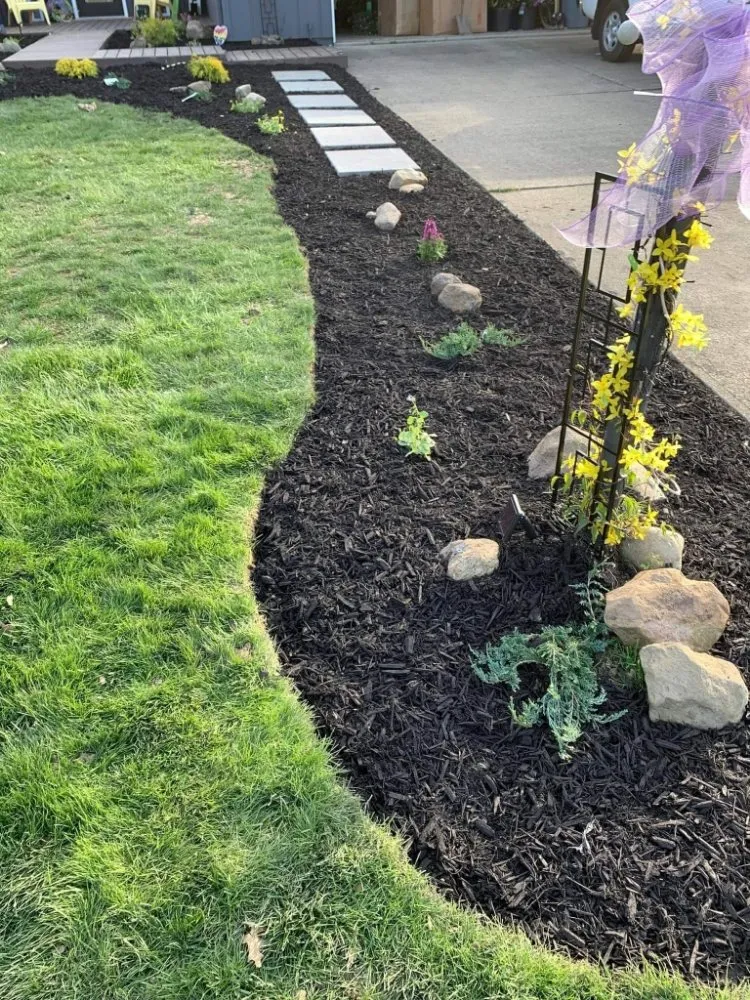 Affordable garden landscaping for residential properties across Lorain, OH - Green Thumb Services
