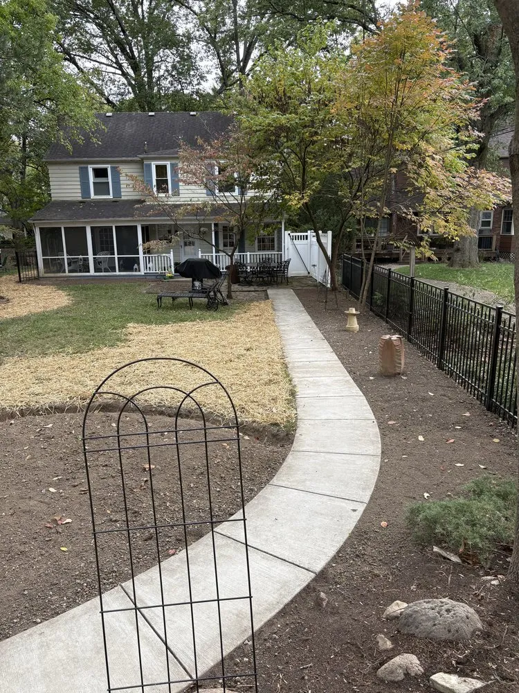 Professional lawn care service experts serving Columbus, OH - Green Thumb Solutions