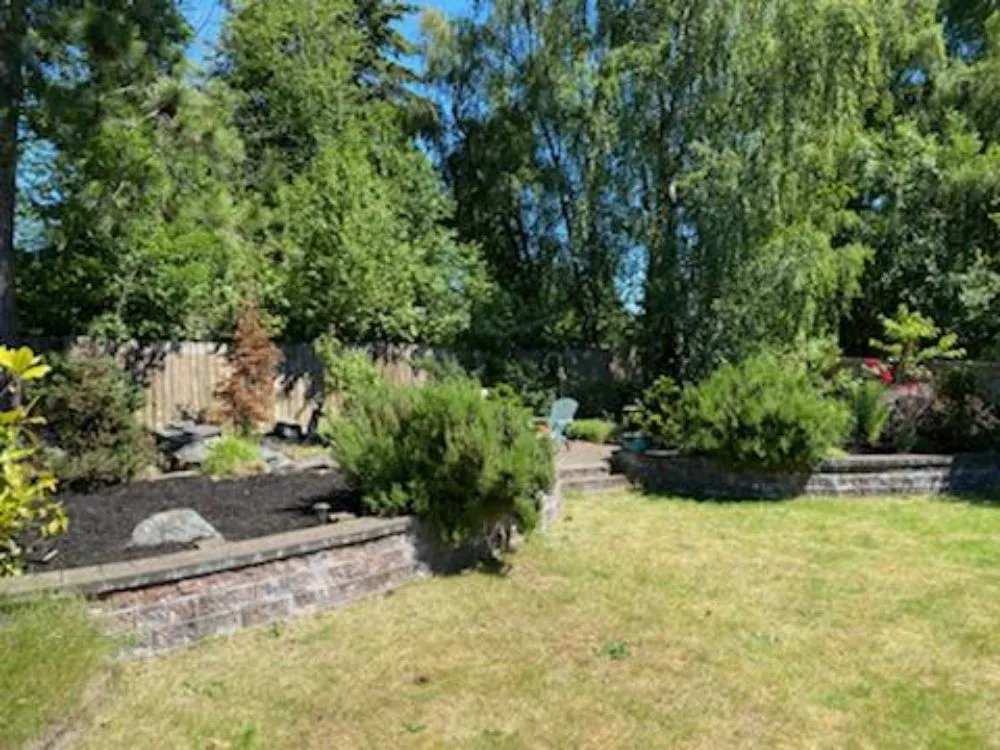 Professional lawn care service in Auburn, WA by Green Thumbs Landscaping