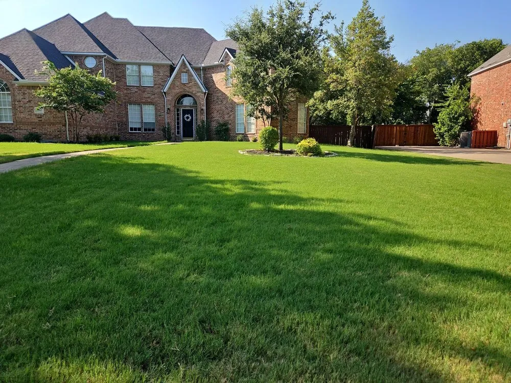 Trusted lawn mowing service in Euless, TX - Green Top Lawn Care