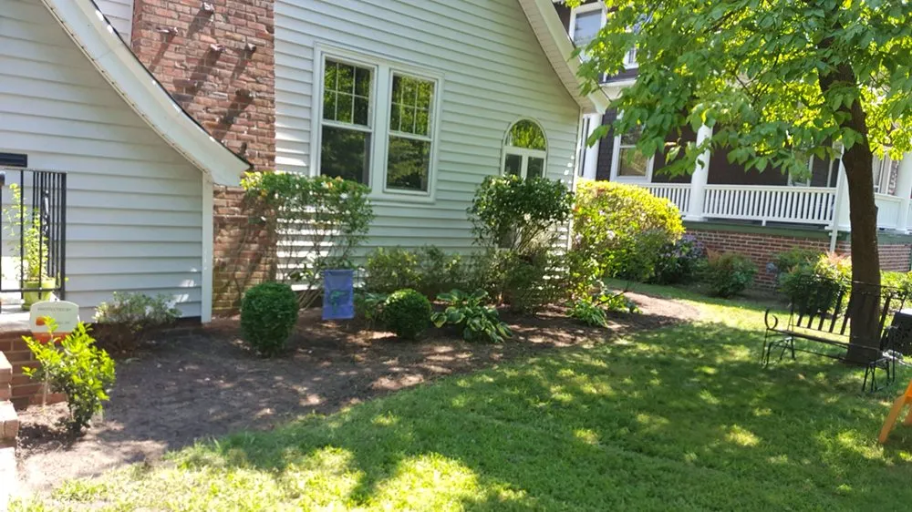 Local lawn mowing service experts serving Norfolk, VA - Green Top Lawn