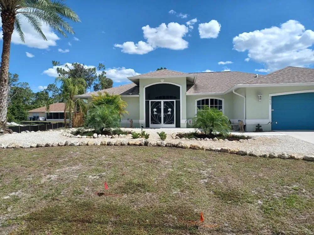 Custom yard cleanup service in Venice, FL - Green Topps Tree Service & Landscaping