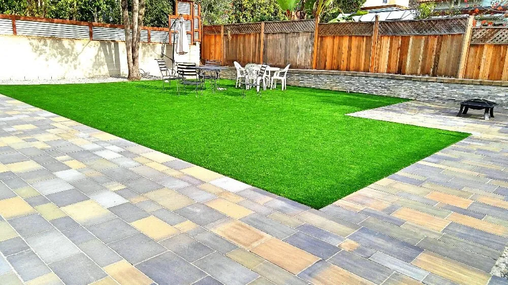 Top-rated lawn mowing service in Bellflower, CA - Green Touch Tree and Landscaping Services