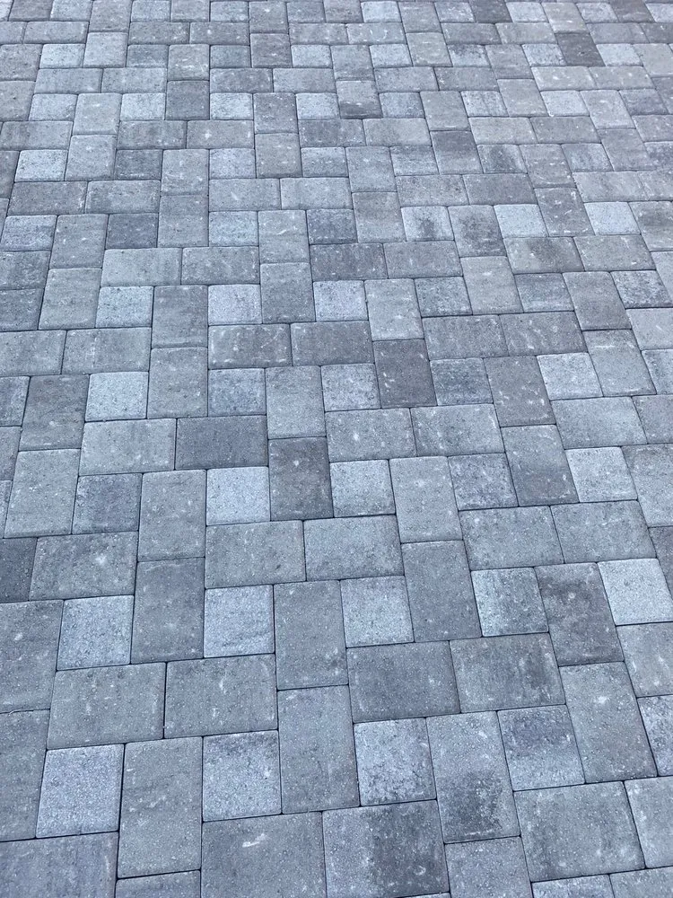 Top-rated lawn mowing service for homes in Woodburn, OR by Green Tree Landscape & Maintenance