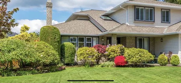 Green Tree Landscaping & Maintenance Logo