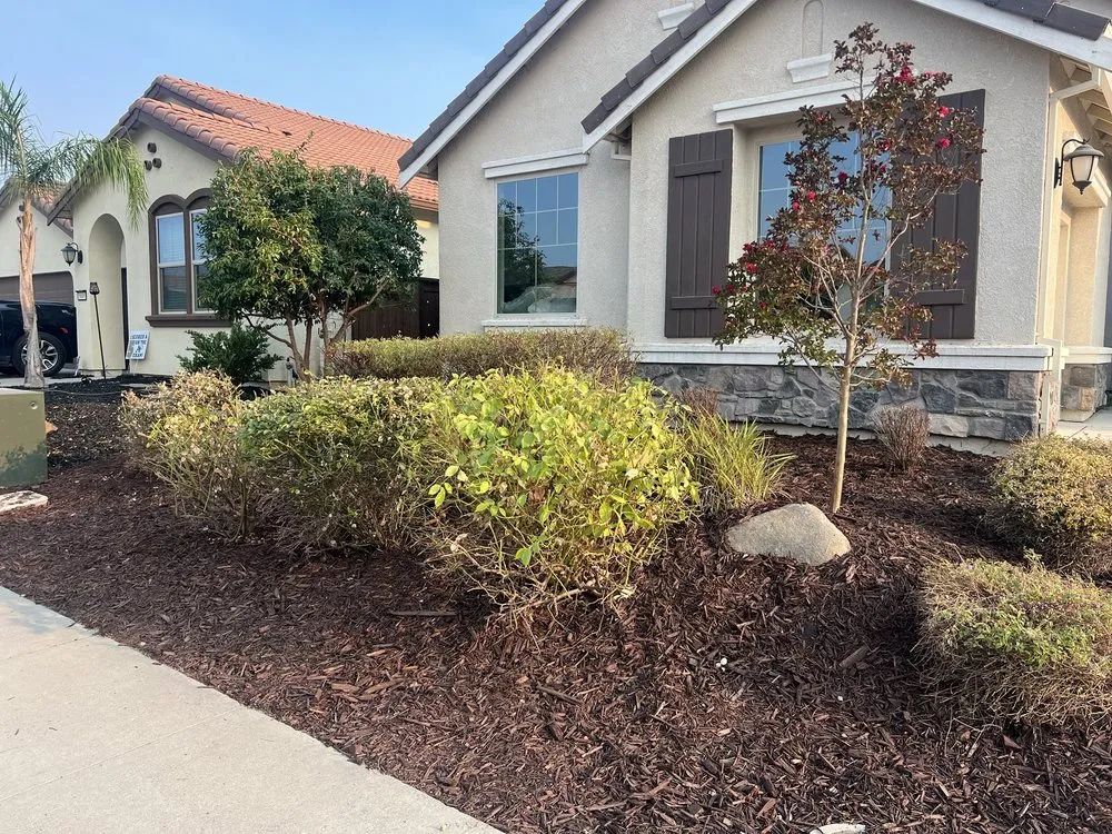 Custom garden landscaping for homes in Citrus Heights, CA by Green Valley Landscape & Maintenance