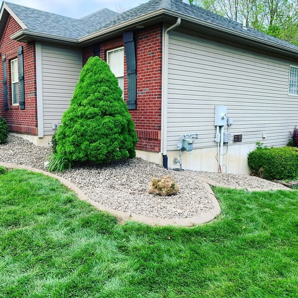 Affordable yard maintenance experts serving Columbia, MO - Green Visions