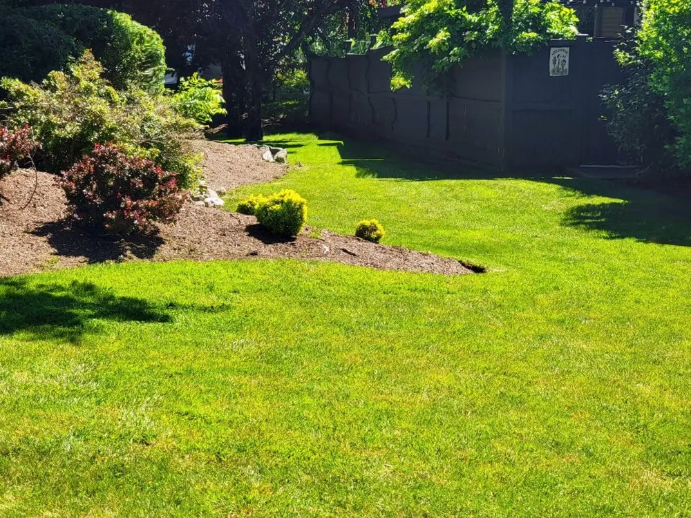 Professional garden landscaping for homes in Seattle, WA by Green Vista landscaping