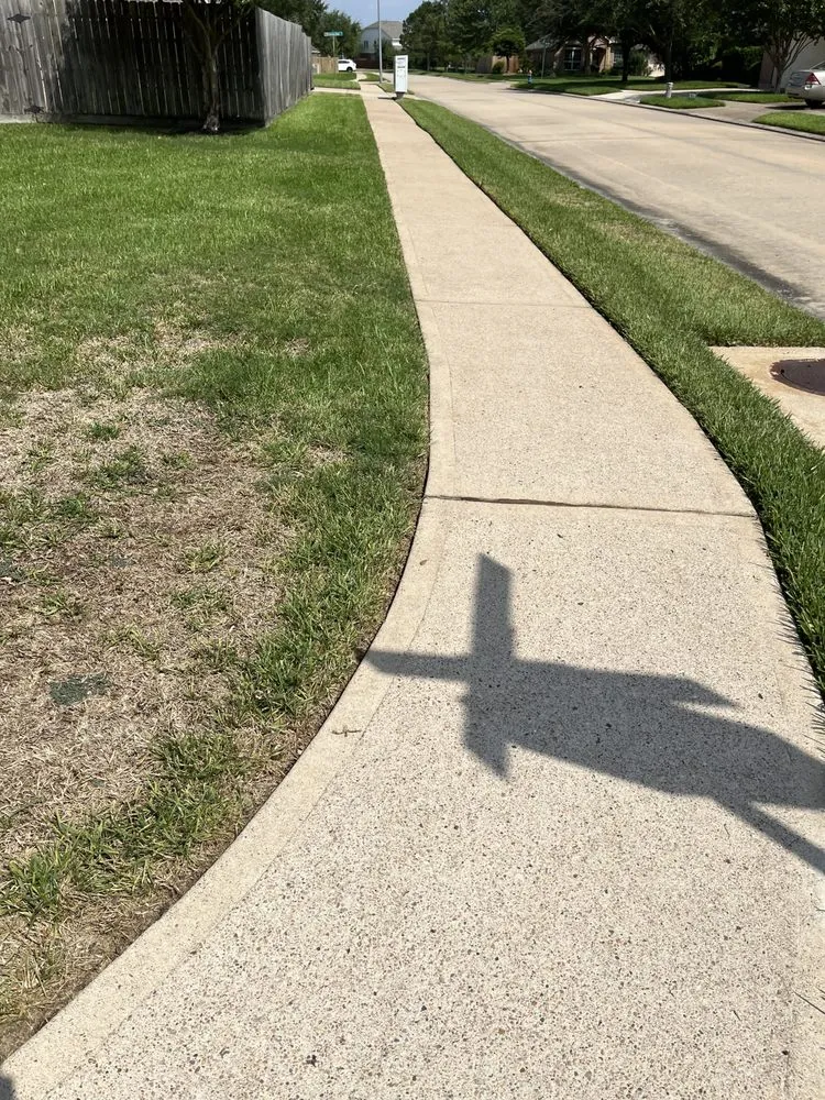 Affordable yard maintenance in Pearland, TX - Green Wash