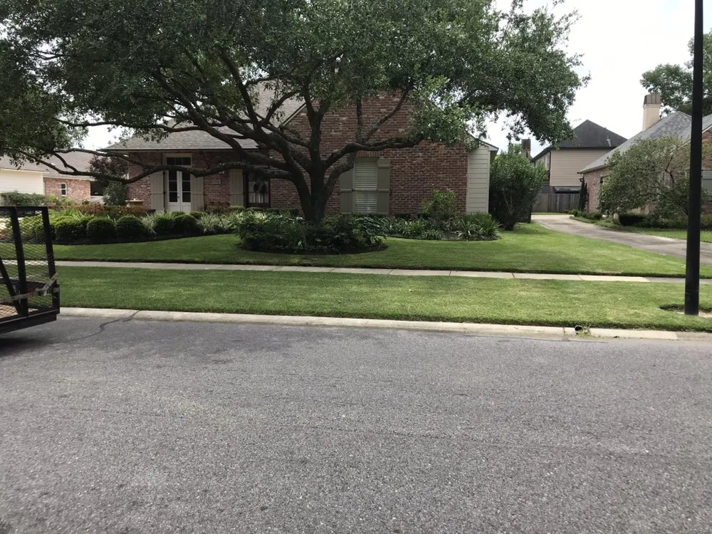 Custom landscape design in Baton Rouge, LA by Green Wave Lawn Service