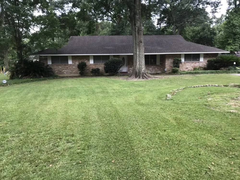 Reliable landscaping services in Baton Rouge, LA by Green Wave Lawn Service