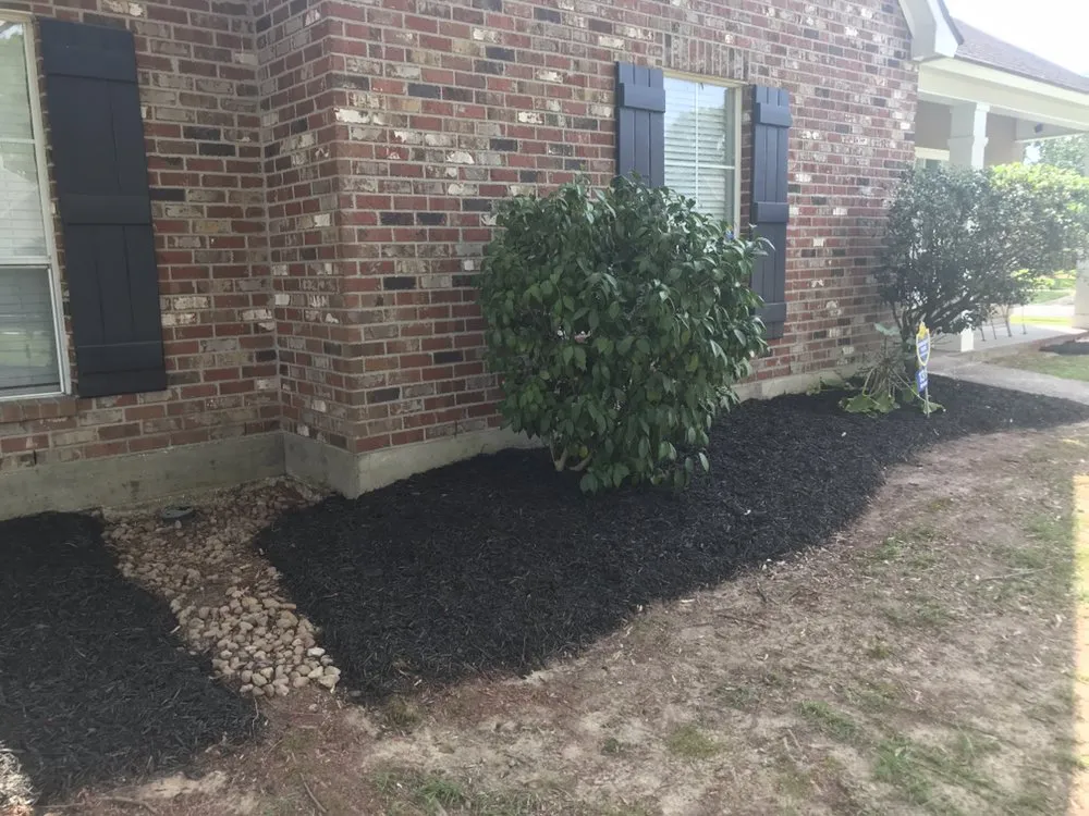 Affordable garden landscaping in Baton Rouge, LA by Green Wave Lawn Service