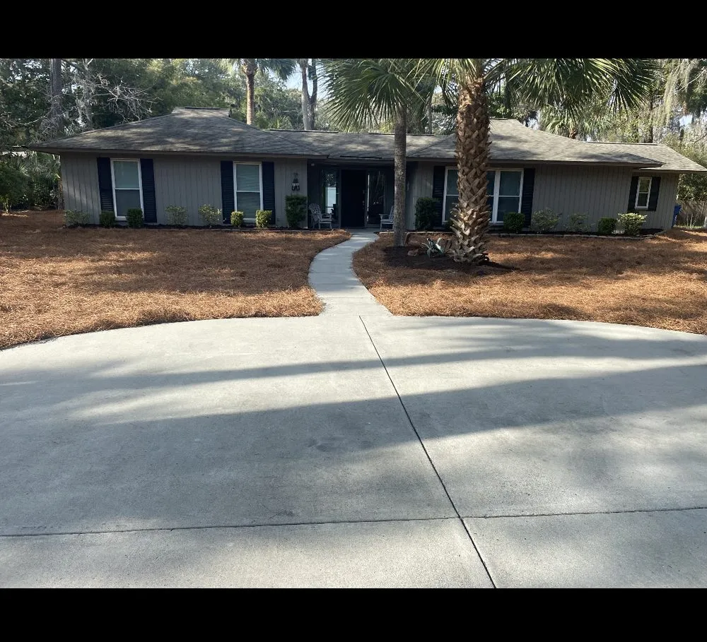 Local landscaping services for residential properties in Bluffton, SC by Green Waves Landscaping
