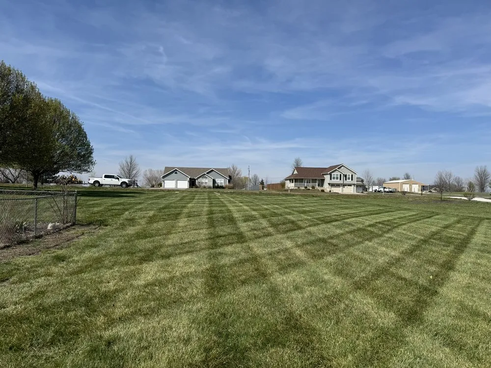 Top-rated garden landscaping in Leavenworth, KS by Green Waves Lawn Solutions