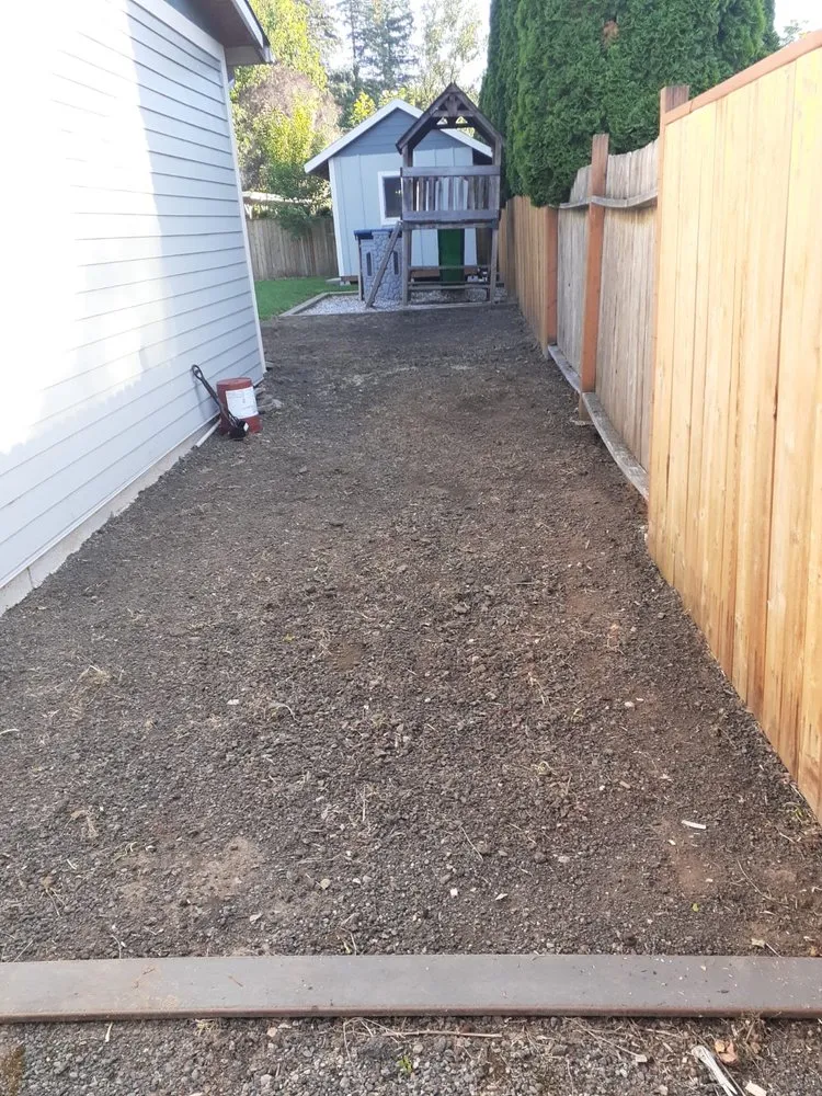 Professional yard maintenance in Molalla, OR by Green Work
