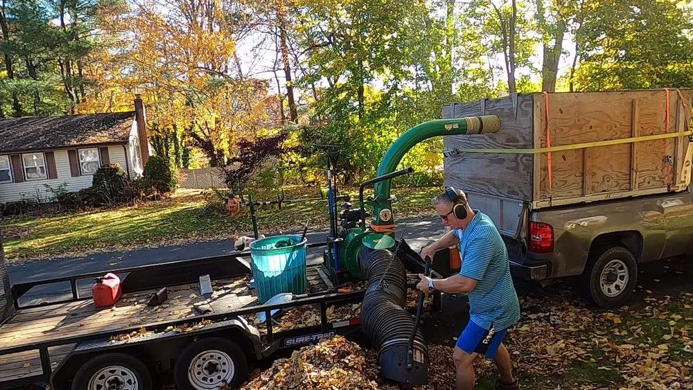 Top-rated lawn mowing service for beautiful yards in East Berlin, CT by Green Works