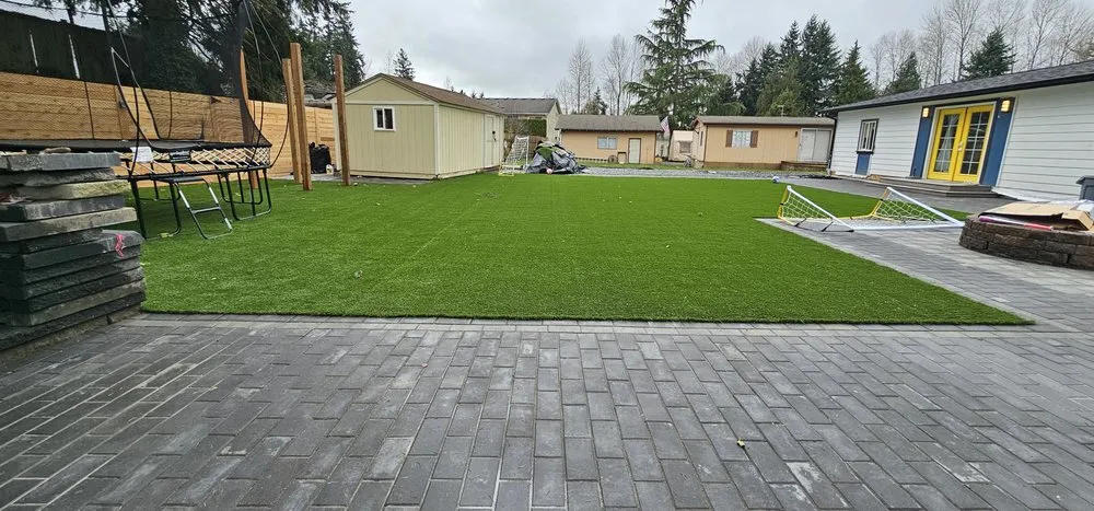 Affordable yard maintenance for homes in Everett, WA by Green World Landscaping