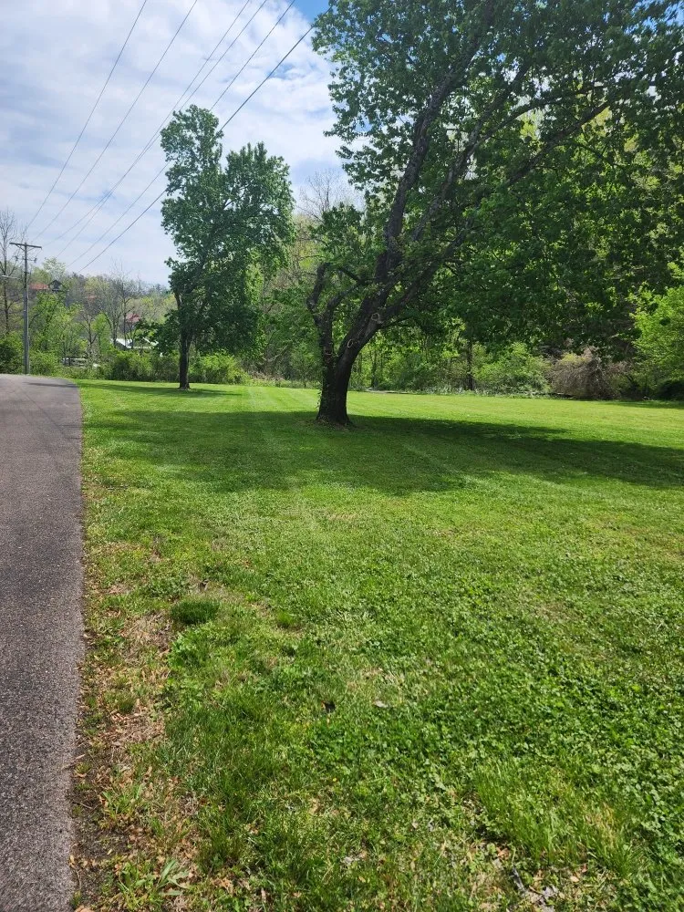 Professional lawn mowing service in Dandridge, TN by Greenacres Lawn Services