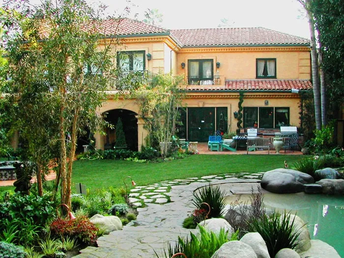 Local yard cleanup service in West Hollywood, CA by GreenArt Landscape Designs