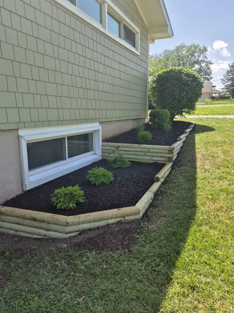 Custom garden landscaping in Kansas City, KS by GreenArt Landscaping