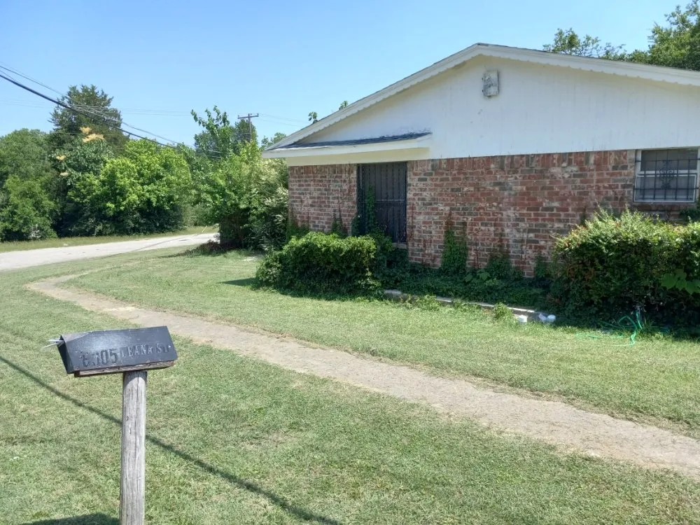 Top-rated outdoor landscaping in Dallas, TX by Greenbadger Lawn Care