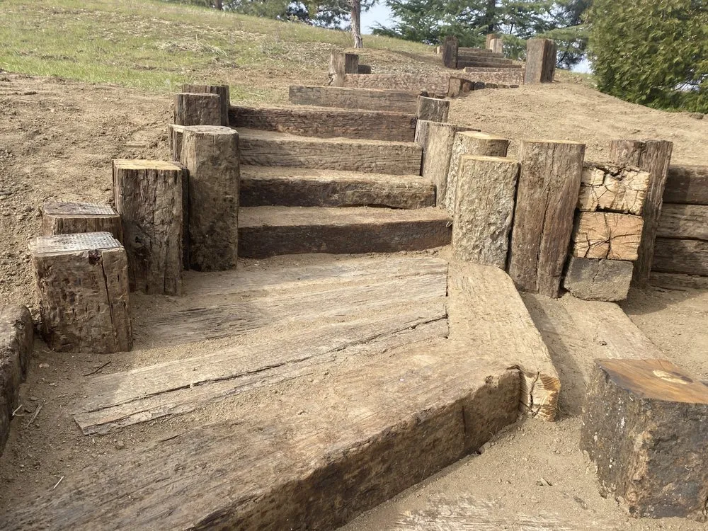 Custom yard cleanup service for beautiful yards across Palmdale, CA - Greenbee Landscape