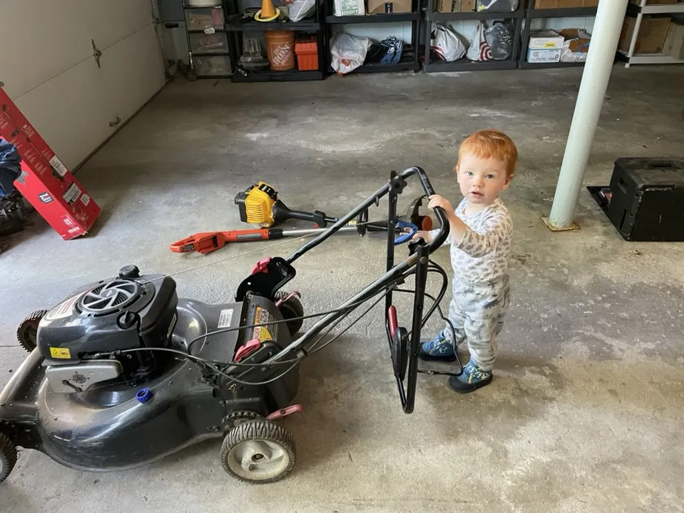 Affordable yard maintenance in Ridgefield, CT by Greene Lawn Care