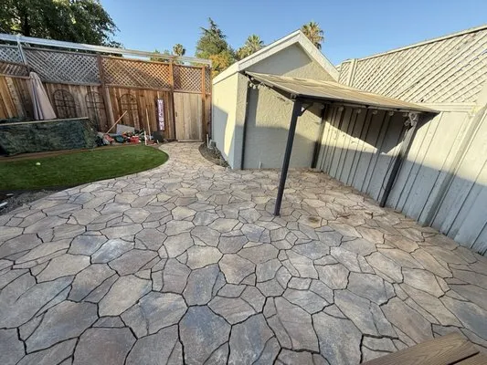 Greener Bay Landscaping Logo