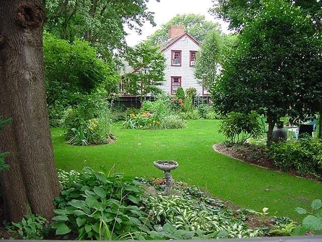 Custom residential landscaping experts serving Oklahoma City, OK - Greener Grass