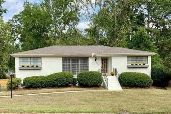 Top-rated garden landscaping for residential properties in Birmingham, AL by Greener Grounds