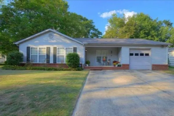 Expert yard maintenance in Birmingham, AL by Greener Grounds