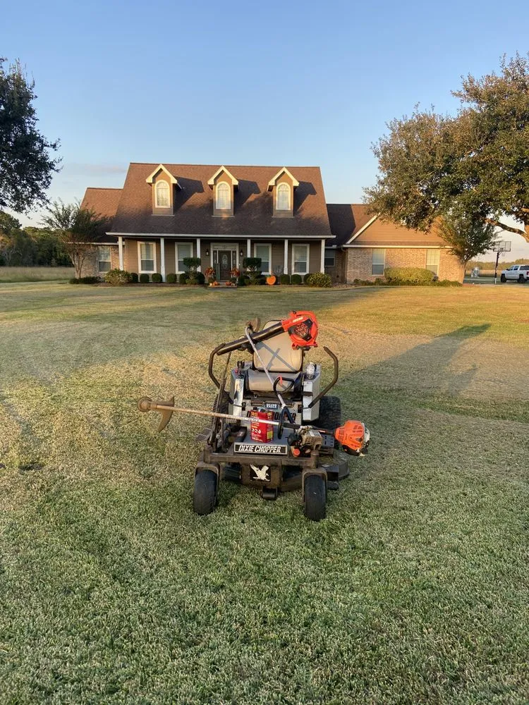 Reliable landscaping services in Alvin, TX - Greener Lawns