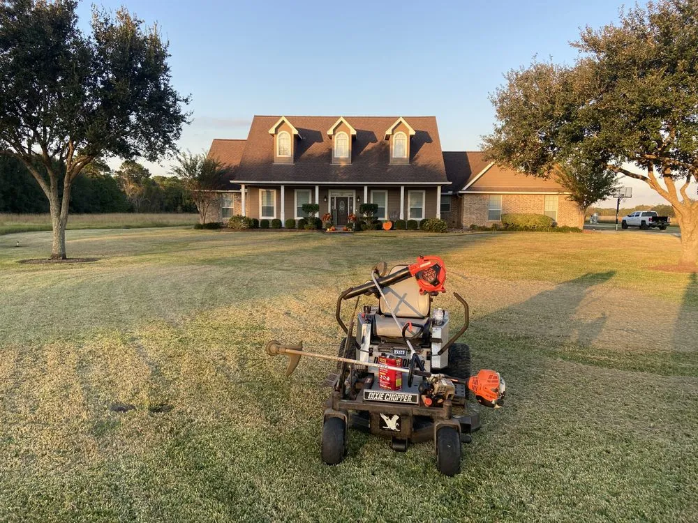 Top-rated yard maintenance in Alvin, TX by Greener Lawns