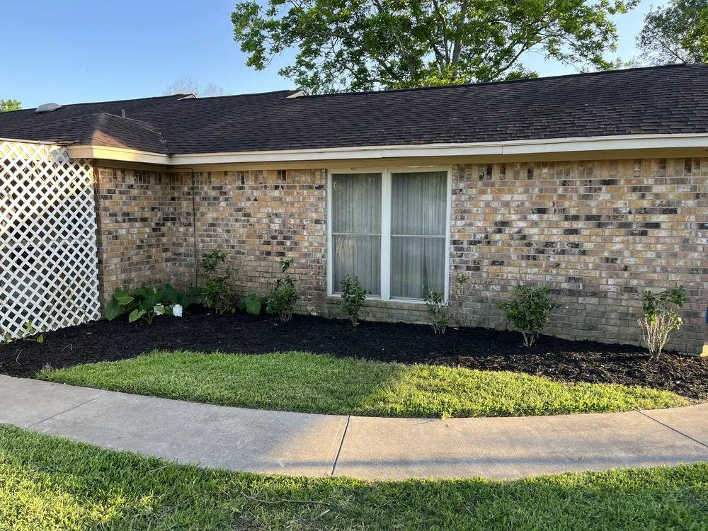 Affordable garden landscaping in Alvin, TX - Greener Lawns