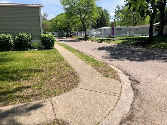 Local outdoor landscaping experts serving Flat Rock, MI - Greener Lawns